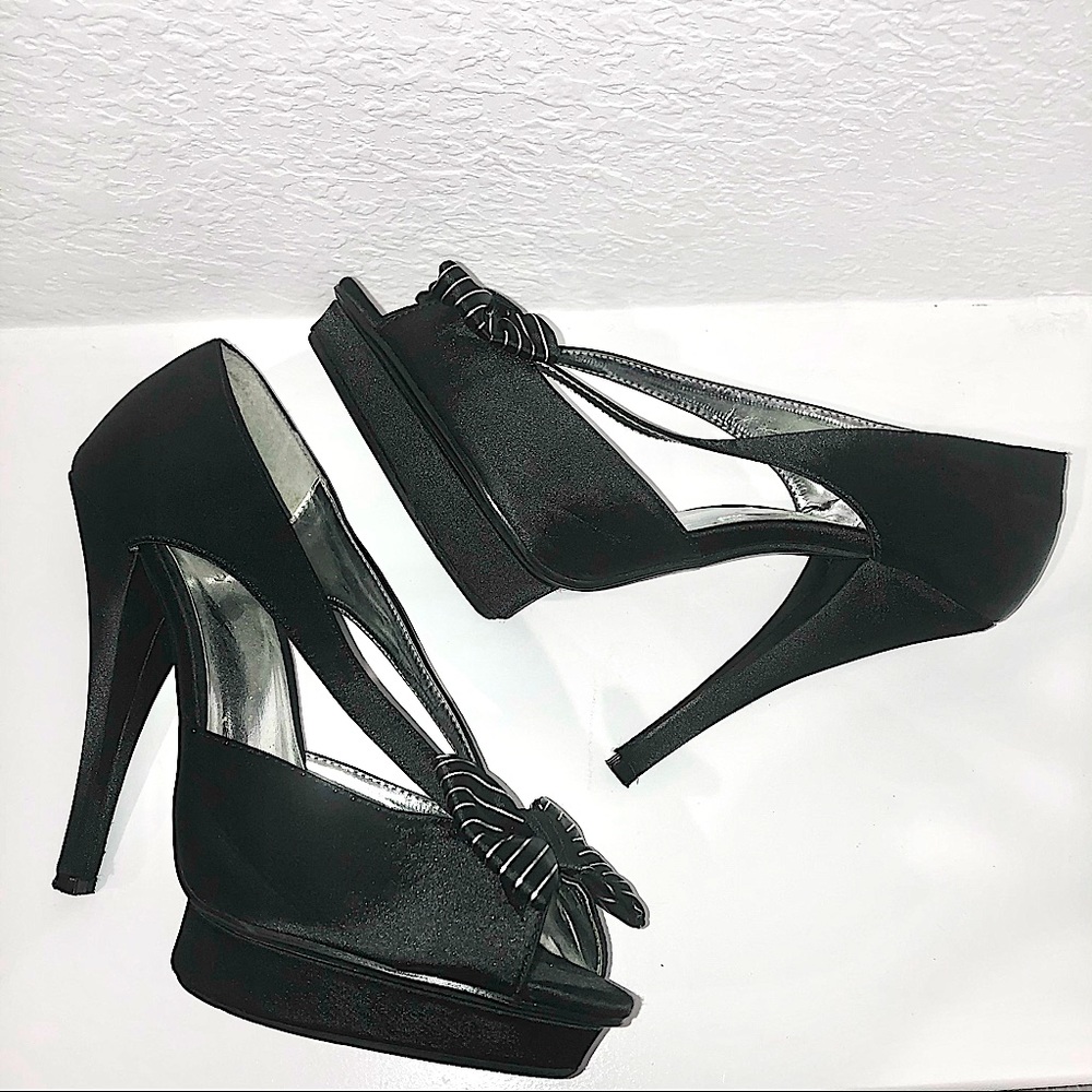 Liliana Black Satin Pin Stripe Bow Heels NO FLAWS!